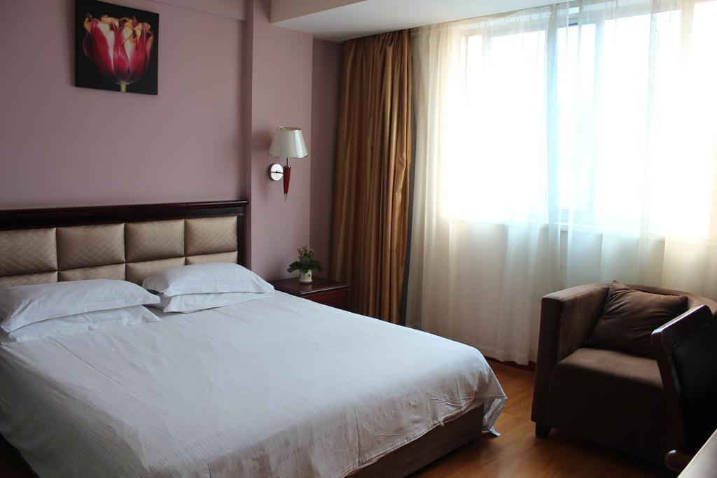 Yiting Four Season - Dongfang Road Branch Hotel