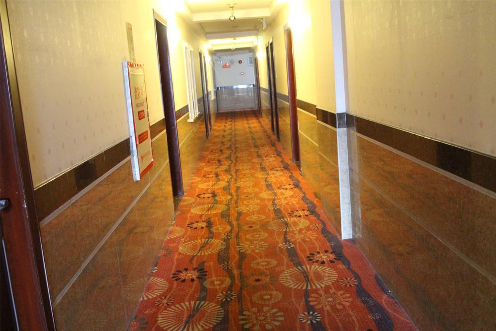 Hotel Yiting Four Season - Dongfang Road Branch 2*